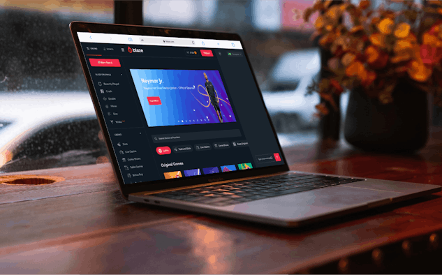 Mockup de um computador no site da Blaze Cassino
