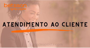 Mulher usando um headphone em um fundo laranja com a frase atendimento ao cliente.